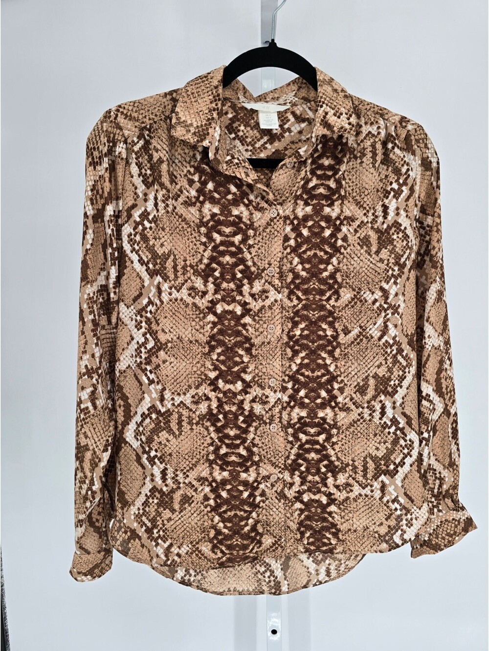 H&M Womens Sz 2 Long Sleeve Button Up Blouse Snake Snakeskin Print Beige Brown
